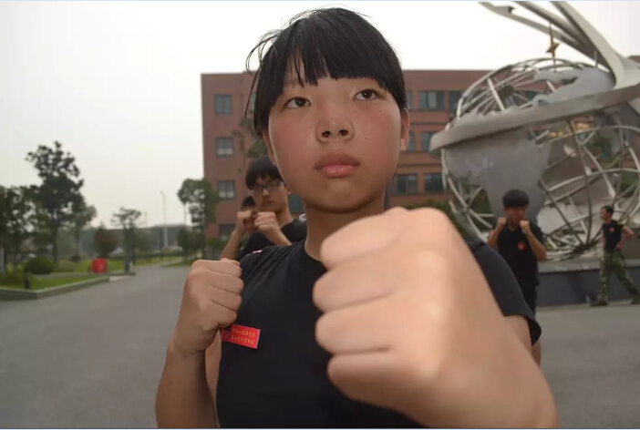 開營儀式聽講