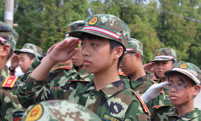 軍事冬令營(yíng)讓我們體驗(yàn)特種兵的風(fēng)采