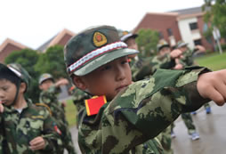 121軍事冬令營(yíng)教你在野外如何利用實(shí)物來辨別方向