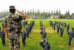 121軍事冬令營(yíng)讓孩子在假期收獲快樂