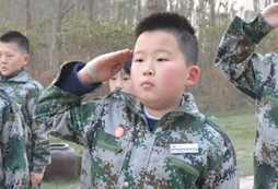 上海121軍事集訓(xùn)營(yíng)幫助孩子提高責(zé)任心