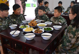 培養(yǎng)孩子？121軍事培養(yǎng)孩子有生存競(jìng)爭(zhēng)力的人