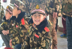 面對(duì)孩子膽小內(nèi)向自卑看121軍事是如何引導(dǎo)孩子的？