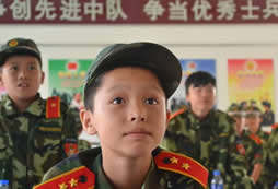 121軍訓(xùn)冬令營(yíng)幫助孩子“看電視”