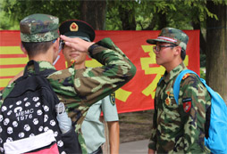 孩子在中國121軍事冬令營可提高意志力