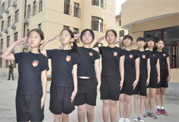 上海軍校冬令營老師帶你看看80后母親時尚育兒