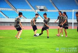 安徽青少年足球冬令營的師資專業(yè)嗎？