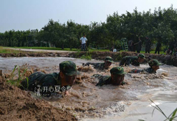 參加安徽軍事冬令營讓孩子挑戰(zhàn)極限