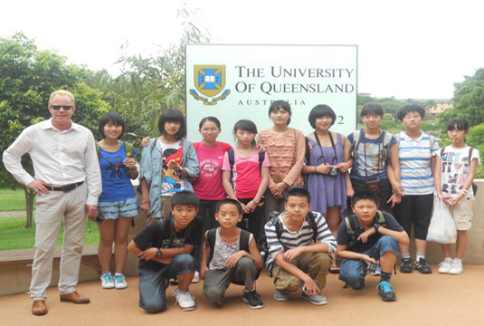 昆士蘭大學大合照2_調(diào)整大小.jpg