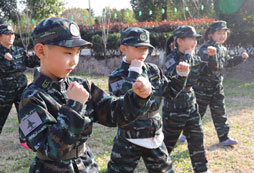 孩子參加軍事夏令營需要準備些什么東西呢