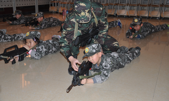 上初中的孩子可以上哪種北京軍訓(xùn)冬令營(yíng)