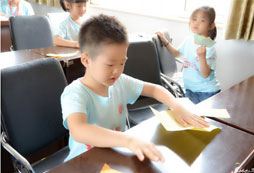 臨別孩子互贈手工禮物