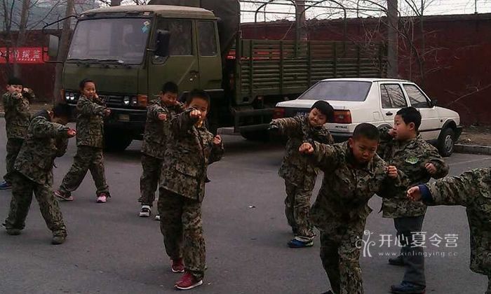 北京西點(diǎn)軍訓(xùn)給了孩子們一個(gè)大家庭