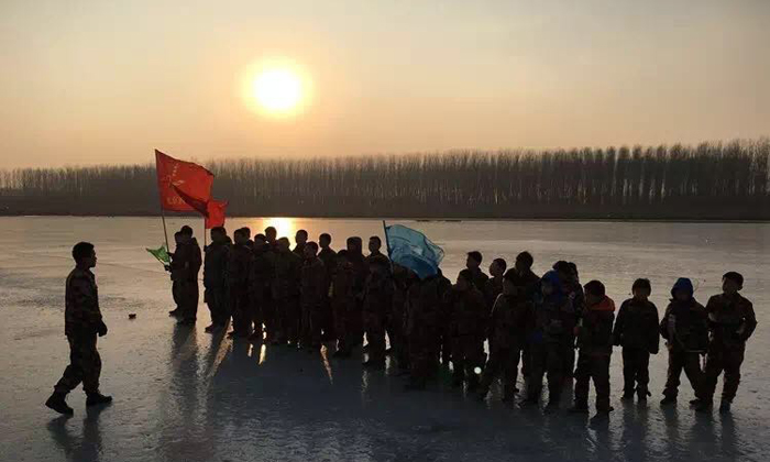 夕陽下我們揮灑汗水