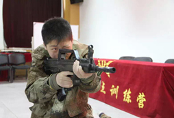 軍事營的槍支體驗課