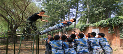 在北京西點(diǎn)軍事冬令營(yíng)留下快樂(lè)的汗水