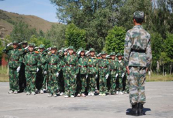 八一軍旅部隊(duì)冬令營讓您的孩子學(xué)會獨(dú)立生活