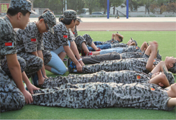 北京八一軍旅：父母才是最容易犯錯(cuò)的老師