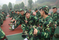 八一軍旅軍事冬令營(yíng)分享野外擴(kuò)展訓(xùn)練對(duì)孩子的意義