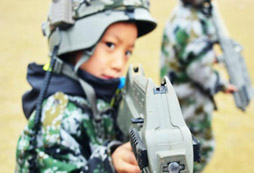 成都小學(xué)生軍事冬令營(yíng)讓孩子自信陽(yáng)剛