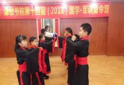 來成都青少年國學(xué)冬令營一起參觀大熊貓