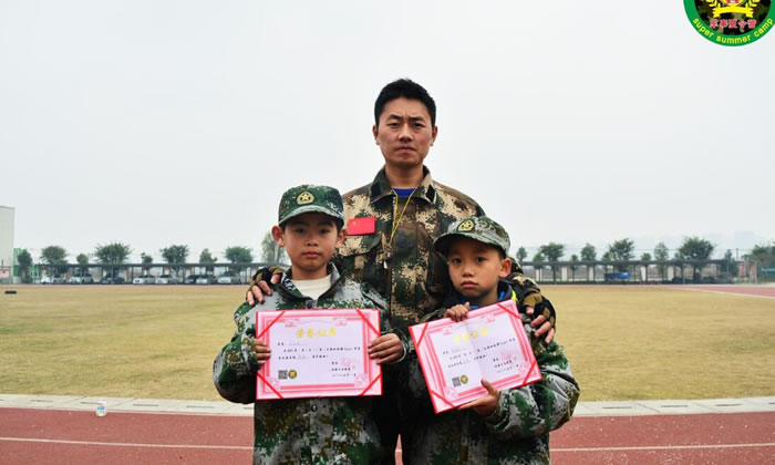 成都青少年軍事冬令營(yíng)