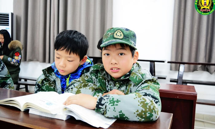 成都小學(xué)生軍事冬令營(yíng)價(jià)格
