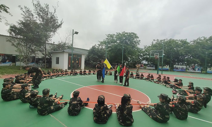 大家圍成圈做游戲