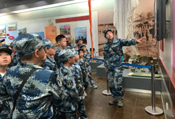 參加德戎軍事冬令營規(guī)范孩子行為習(xí)慣！