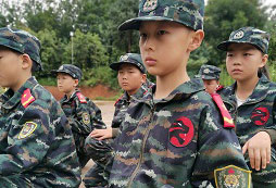 學(xué)習(xí)軍人坐姿