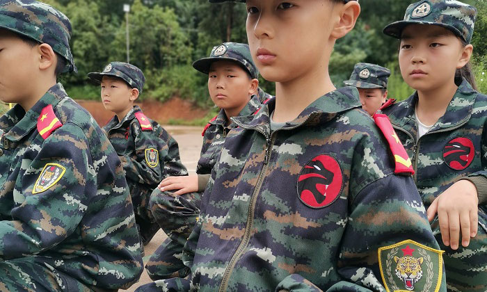 學(xué)習(xí)軍人坐姿