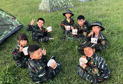 圍成一圈吃飯