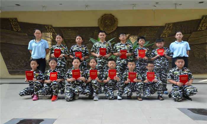 國內(nèi)青少年軍事冬令營