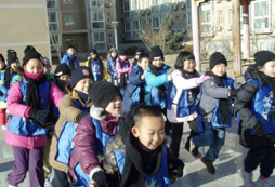 不要讓孩子參加不同年齡參雜在一起的冬令營(yíng)活動(dòng)