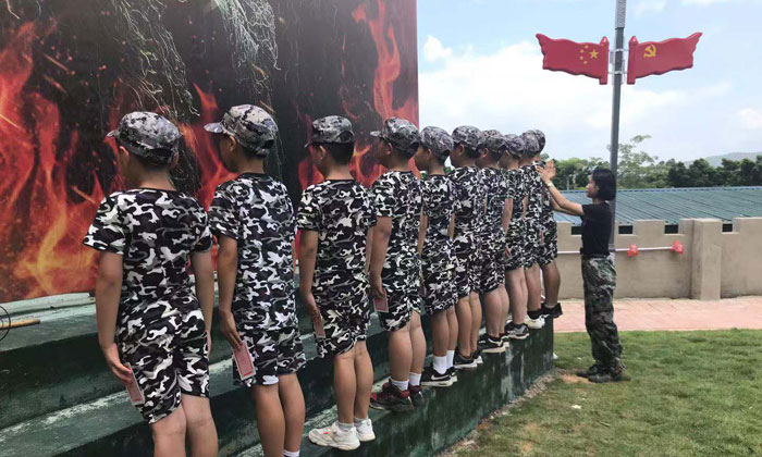 報(bào)名國(guó)內(nèi)特種兵冬令營(yíng)注意什么