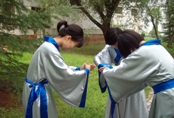 青少年的國(guó)學(xué)教育有待加強(qiáng)