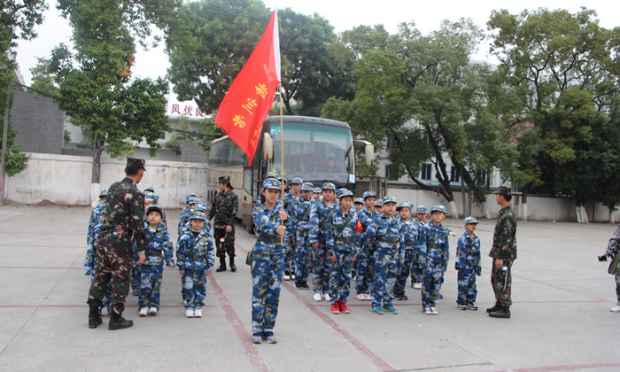 廣州青少年軍事冬令營(yíng)課程特色