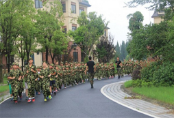 軍事拉練可以磨煉孩子的意志嗎？