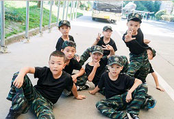 參加杭州小學(xué)生軍事冬令營感受軍營氛圍