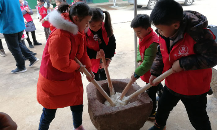 自己體驗(yàn)打年糕