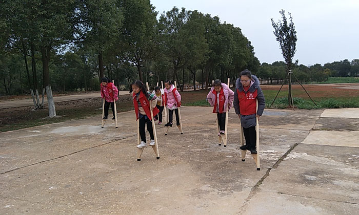 學(xué)習(xí)踩高蹺
