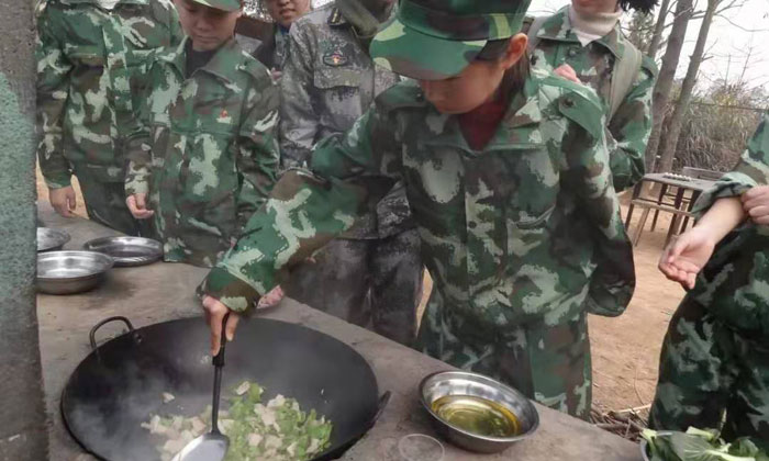 菜已經(jīng)下鍋了