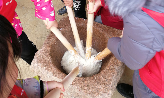 自己體驗(yàn)打年糕