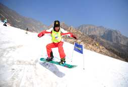 這個(gè)冬天，滑雪冬令營帶你點(diǎn)燃假日激情！
