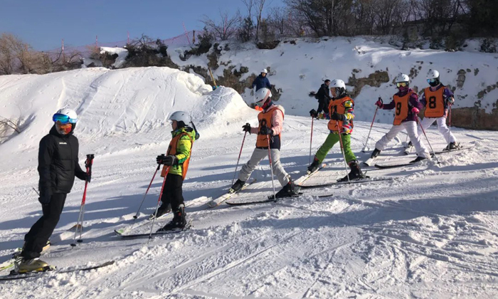 國內(nèi)滑雪冬令營費用