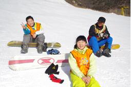 選擇滑雪訓(xùn)練營是室內(nèi)的好還是室外的好？