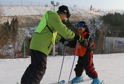 選擇滑雪冬令營讓你的寒假閃爍耀眼
