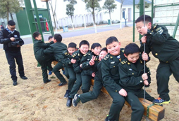 黃浦軍訓活動讓孩子懂得了感恩