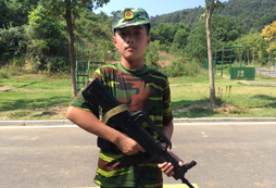 參加武漢中小學(xué)生軍事冬令營見證改變
