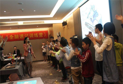 學生們在杭州聚冠冬令營的營地了收獲了許多
